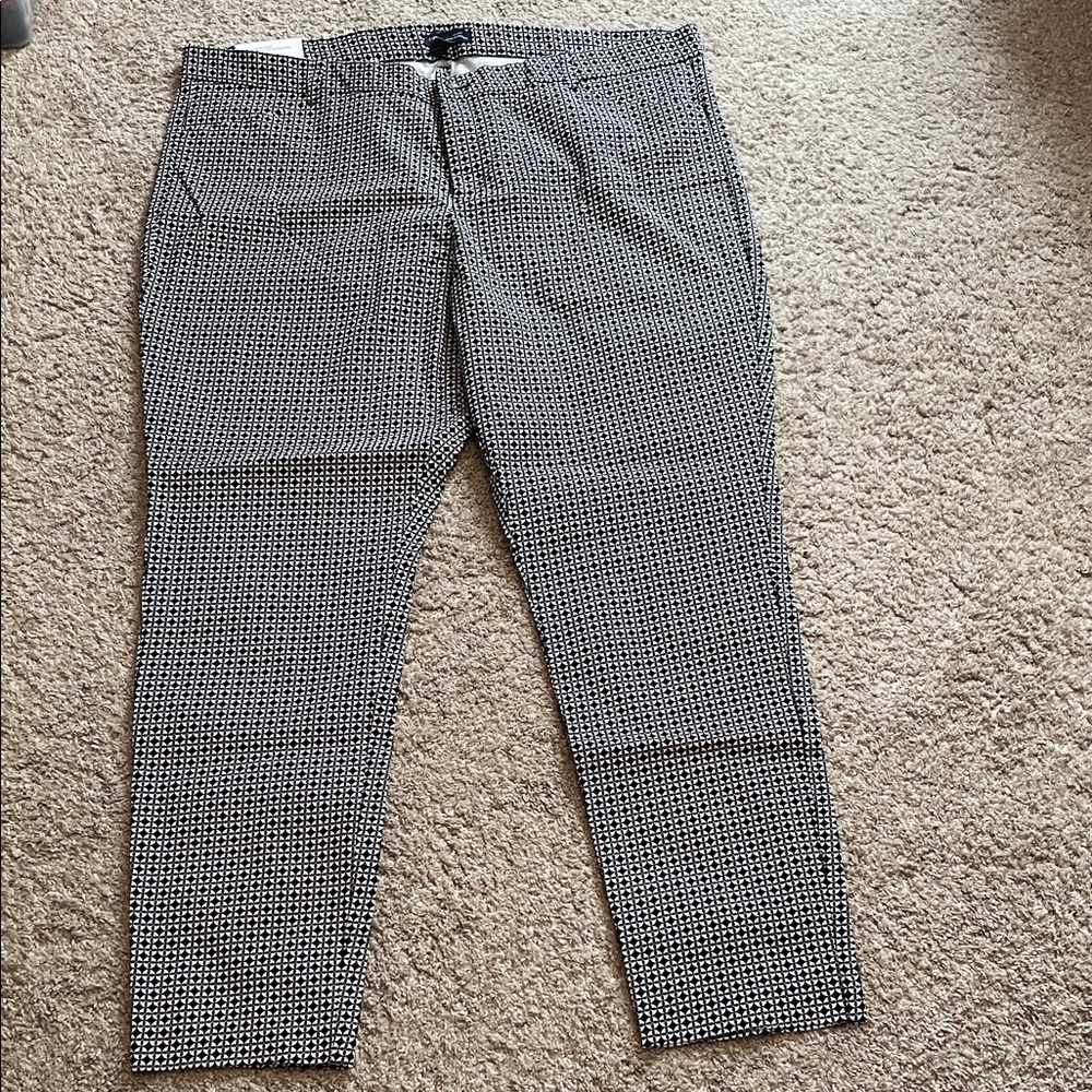 GAP Woman’s Slim City Coupe Urbaine Étroite Black & White Pants, Size 18R